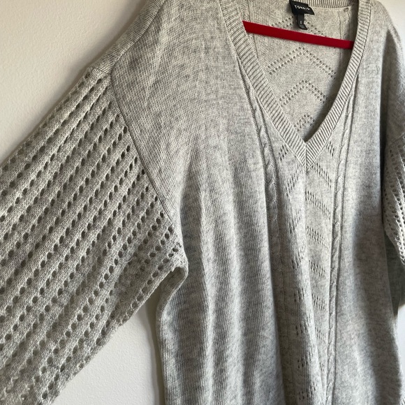 Torrid V Neck 3/4 Sleeve Lace Panel Sweater Size 0 - Picture 2 of 6